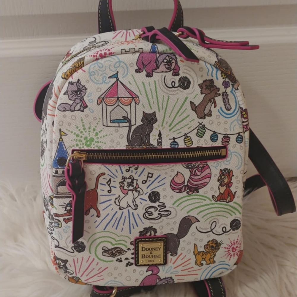 🐱FIRM! NWT DISNEY PARKS X DOONEY AND BOURKE DISNEY CATS SKETCH BACKPACK